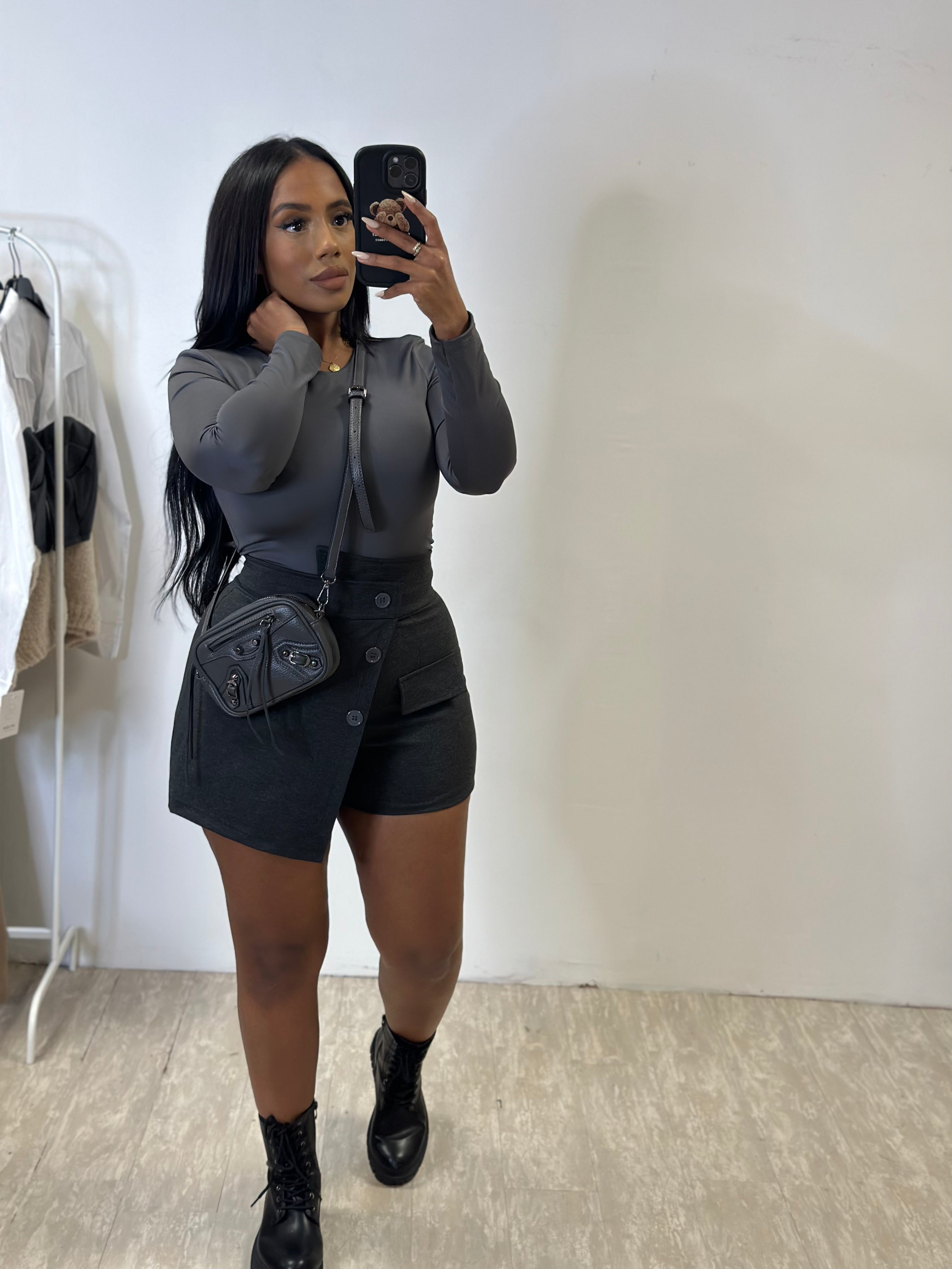Short/ jupe RYM gris foncé bien STRETCH!