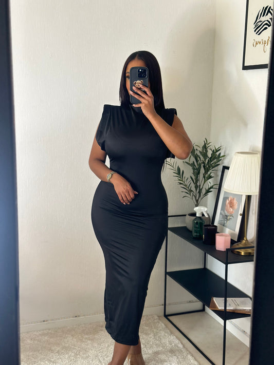 Robe noir épaulettes petite fente au niveau des jambes